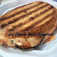 recette CROQUE-MONSIEUR A L`AUBERGINE ET A LA SAUCE TOMATE