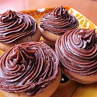 recette CUPCAKES AU BEURRE DE CACAHUETES GLACAGE CHOCOLAT/VERGEOISE