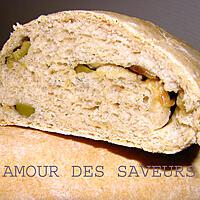 recette PAIN DE CAMPAGNE A L'OIGNON ET AUX OLIVES