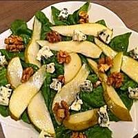 recette Salade de jeunes pousses d"épinards, poires, noix et bleu et sa vinaigrette au sirop d'érable