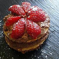 recette MERINGUE A LA NOISETTE ET CHANTILLY CHOCOLAT AUX FRAISES