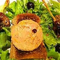 recette Salade d'aiguillettes de canard gras à la cerise et son toast de foie gras