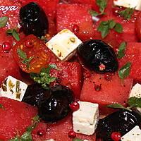 recette Salade pastèque, feta, tomates cerises et baies roses