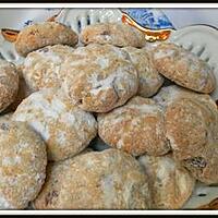recette Ghriba aux raisins secs, noix de pécan et graines de sésame (biscuits Marocains)