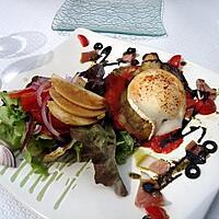 recette Salade à l'aubergine grillée tomates et fromage de chèvre et lardons