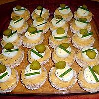 recette CANAPÉS AUX OEUFS DE CAILLE