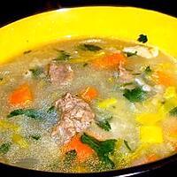 recette BROTH IRLANDAIS A L'AGNEAU Eh oui, encore une soupe irlandaise! Mais vous savez, les anglo-saxons font des excellents plats d'hiver.