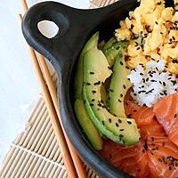 recette ** Cuisine japonaise : Chirashi ou Chirachi au Saumon, avocat et omelette Tamogo yaki**