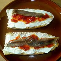 recette TOASTS FROMAGE-ANCHOIS-CONFITURE DE POIVRONS (TAPAS D´ALMERÍA)