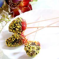 recette Fraises en robe de chocolat et strass de pistaches