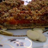 recette " Tarte Crumble de compotée d'abricot  sur son lit de crème..."