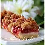 recette Carrés à la rhubarbe et aux fraises