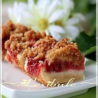recette Carrés à la rhubarbe et aux fraises