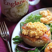 recette Brunch de crumpets au lard, cheddar et oeufs brouillés