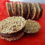 recette Nougatine au sésame blanc garnie au praliné