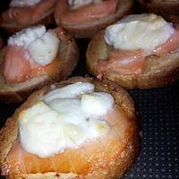 recette Toasts au saumon chévre et miel