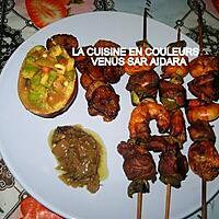 recette brochettes de gambas et de filets saumon(accompagnement bananes plantain et salade d'avocats)