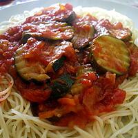 recette " Spaguettis sauce tomates.... courgettes... au bon goût d'origan..."