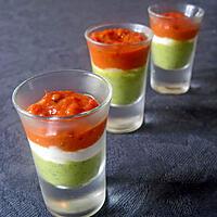 recette Verrines de purée de courgettes au basilic, fromage de chèvre et coulis de tomates confites